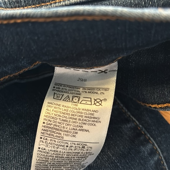 Like new Banana Republic cropped button fly bootcut jeans. Size 29/8 - Picture 7 of 7